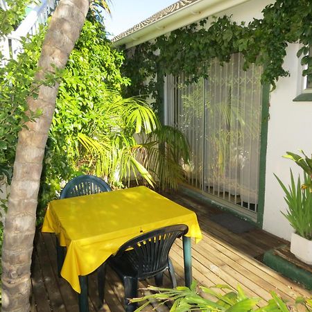 Cape Oasis Guesthouse Bloubergstrand Exterior foto